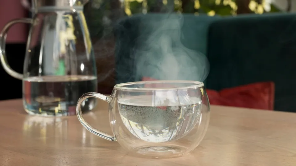 Hati-hati! Ini 7 Efek Samping Minum Air Hangat di Pagi Hari Jika Salah Langkah