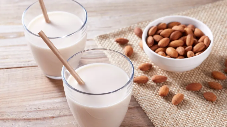 Apakah Asam Lambung Boleh Minum Susu? Cek Fakta Medis dan Jenis Susu yang Aman