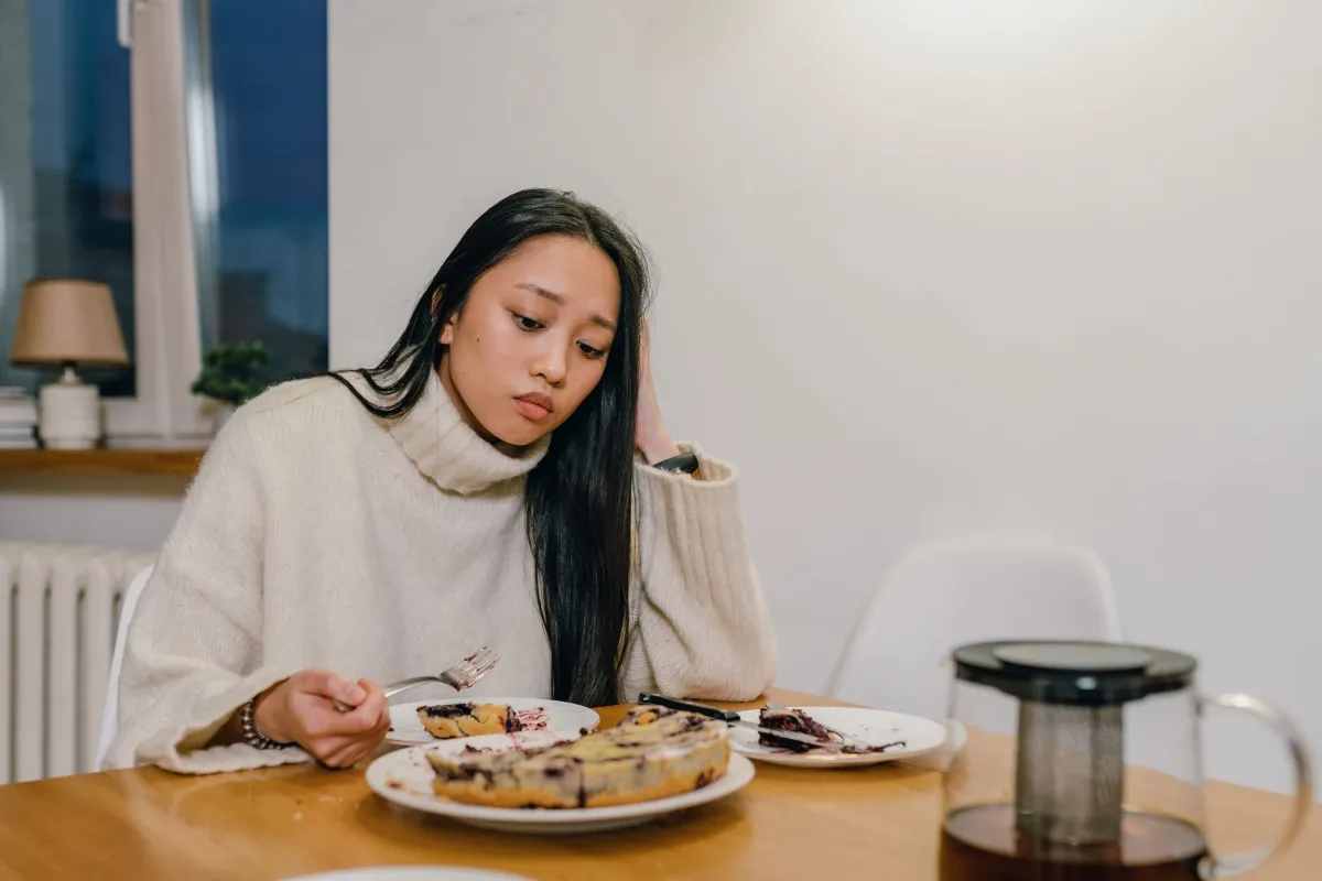 Pola Makan Tidak Teratur dan Mood: Kenapa Naik Turun?