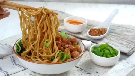 Asam Lambung Bolehkah Makan Mie Ayam? Temukan Jawabannya di Sini