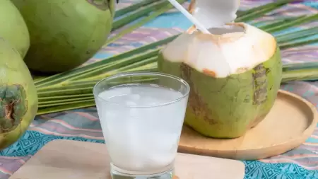 Kemungkinan Efek Samping Minum Air Kelapa Muda bagi Penderita Asam Lambung