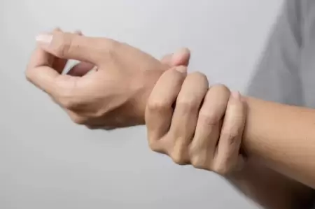 Lengan Kiri Pegal Karena Asam Lambung: Hubungannya Secara Medis