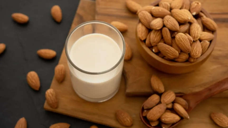 Manfaat Susu Almond dalam Mengatasi Asam Lambung: Sebuah Kajian Mendalam!